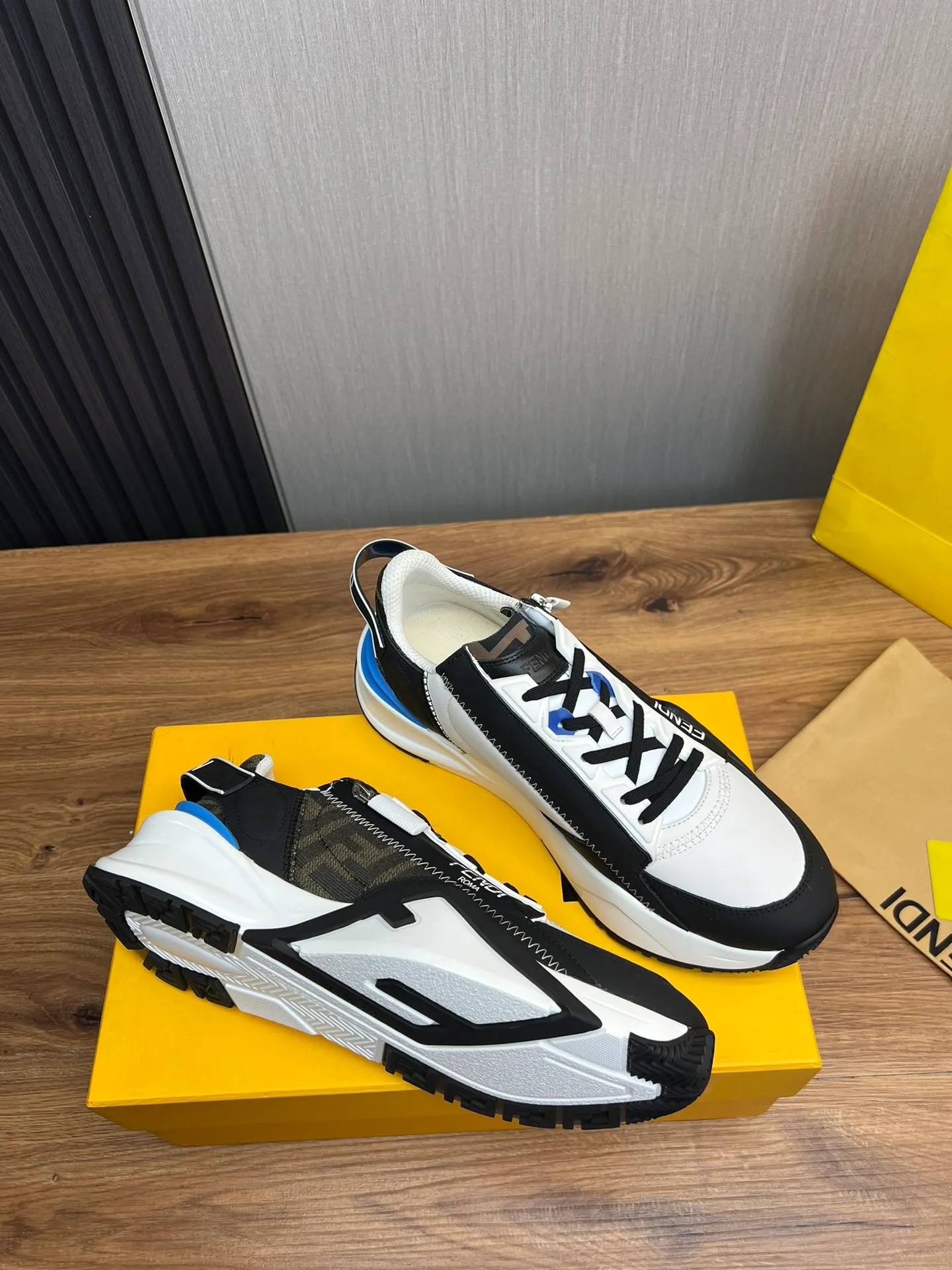 Men's men's shoes💰520💰 Fendi [Fendi] hot style is on the market🔥Fashionable casual men's shoes🔱Made of original brand fly knit fabric. Original cowhide + breathable mesh lining + sheepskin feet. Perfect shape and top quality, you deserve it🔜Original rubber outsole, ultra-light, non-slip and wear-resistant👣 Standard size 38-44